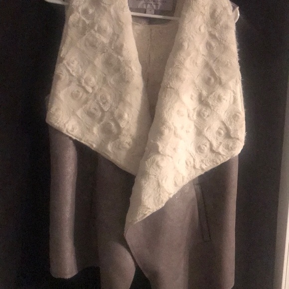 Vest - Picture 6 of 6